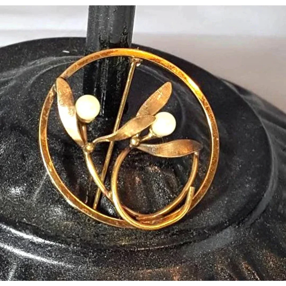 Vintage Gold Flower Brooch Van Dell Faux‎ Pearl 12K Gold Filled Pin 1.5